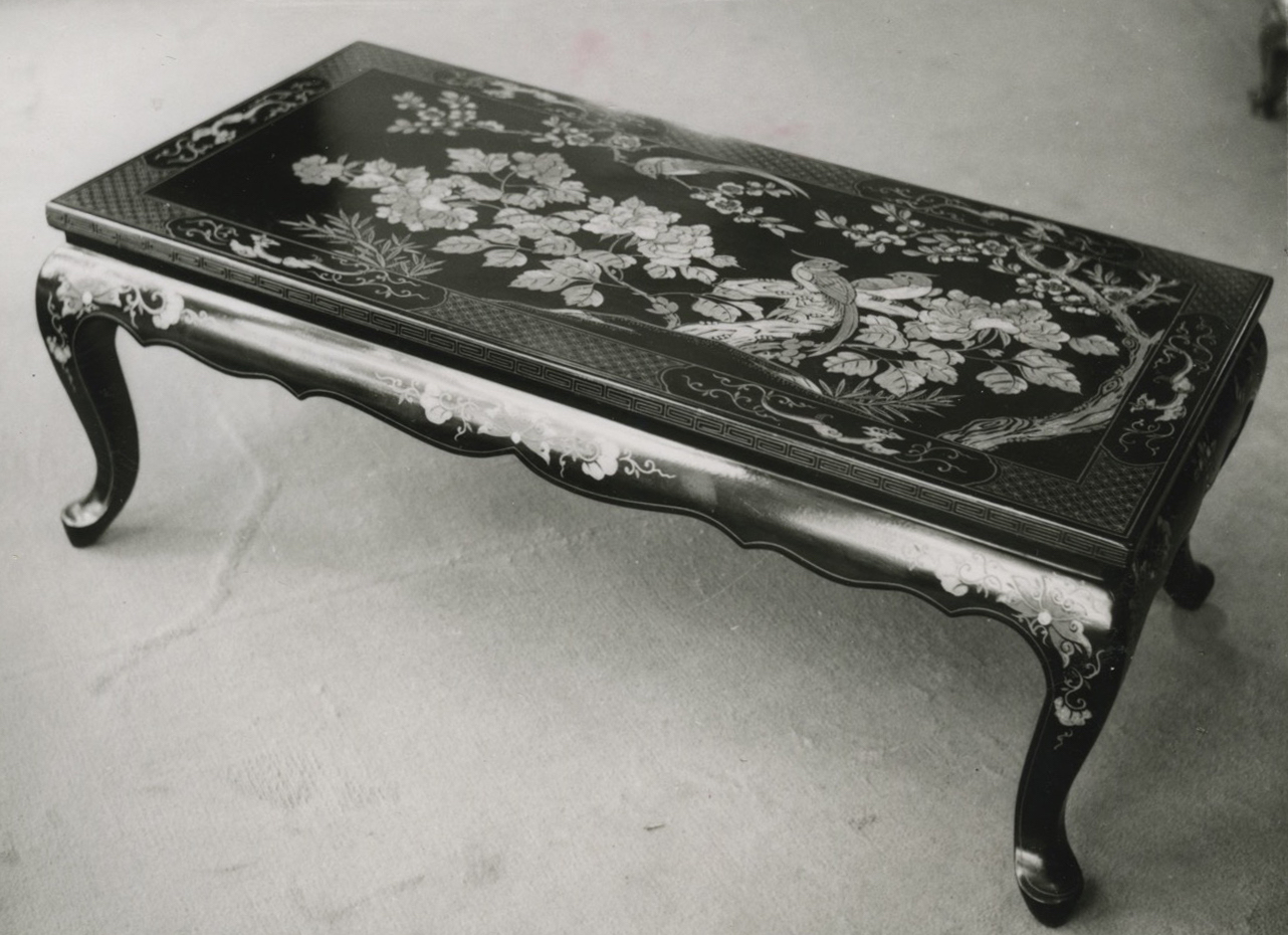 Table basse aux oiseaux de paradis, vers 1950